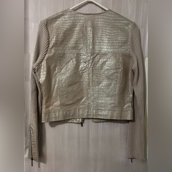 Elegant Croc-Embossed Women's Jacket - Picture 3 of 10